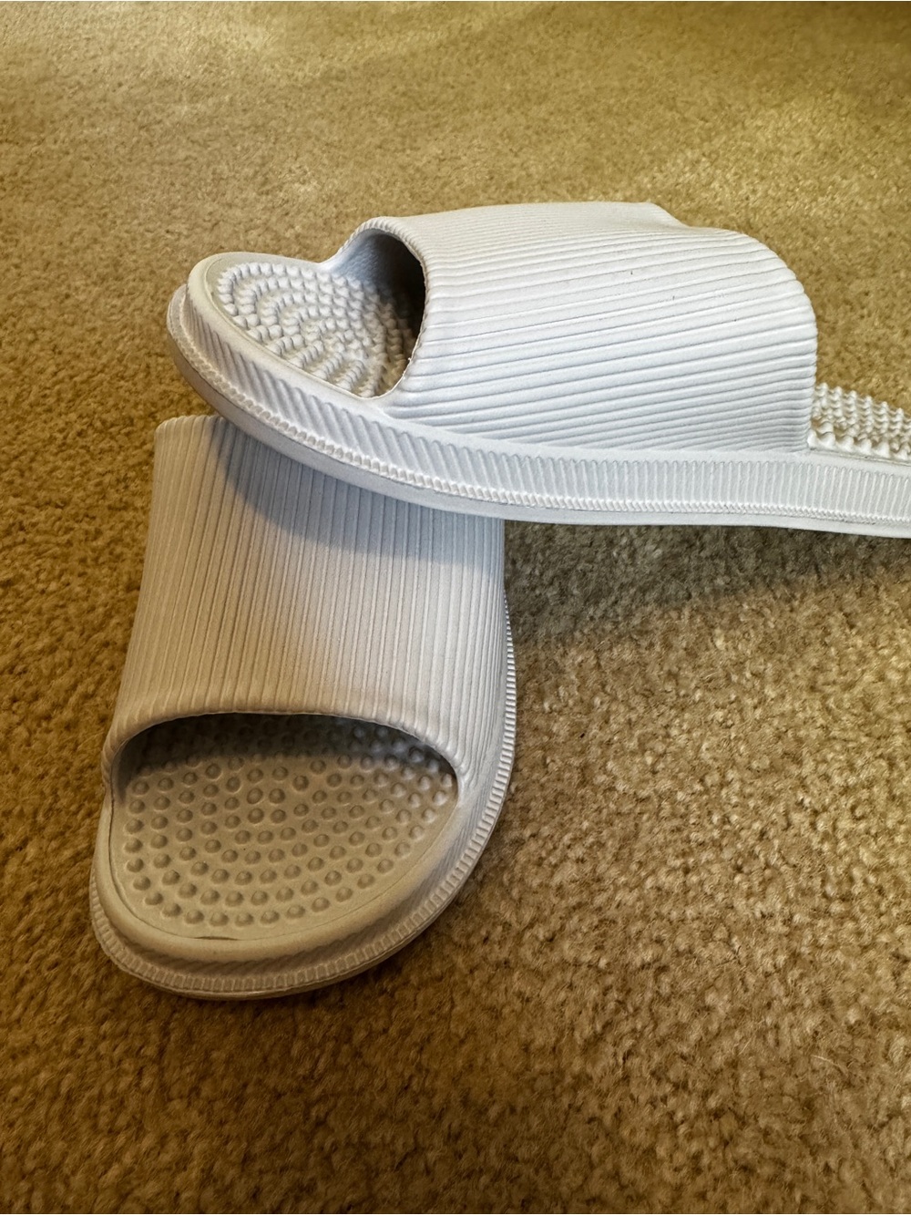 Source Unknown White Ribbed Slide Slippers